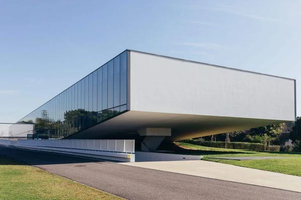 Waving Knowledge Office at LACS Cascais